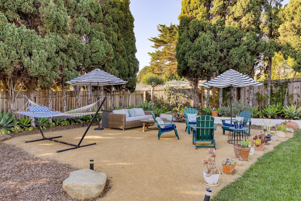 Hummingbird Haven by Avantstay Dog-friendly Near the Beach Huge Yard Hot Tub