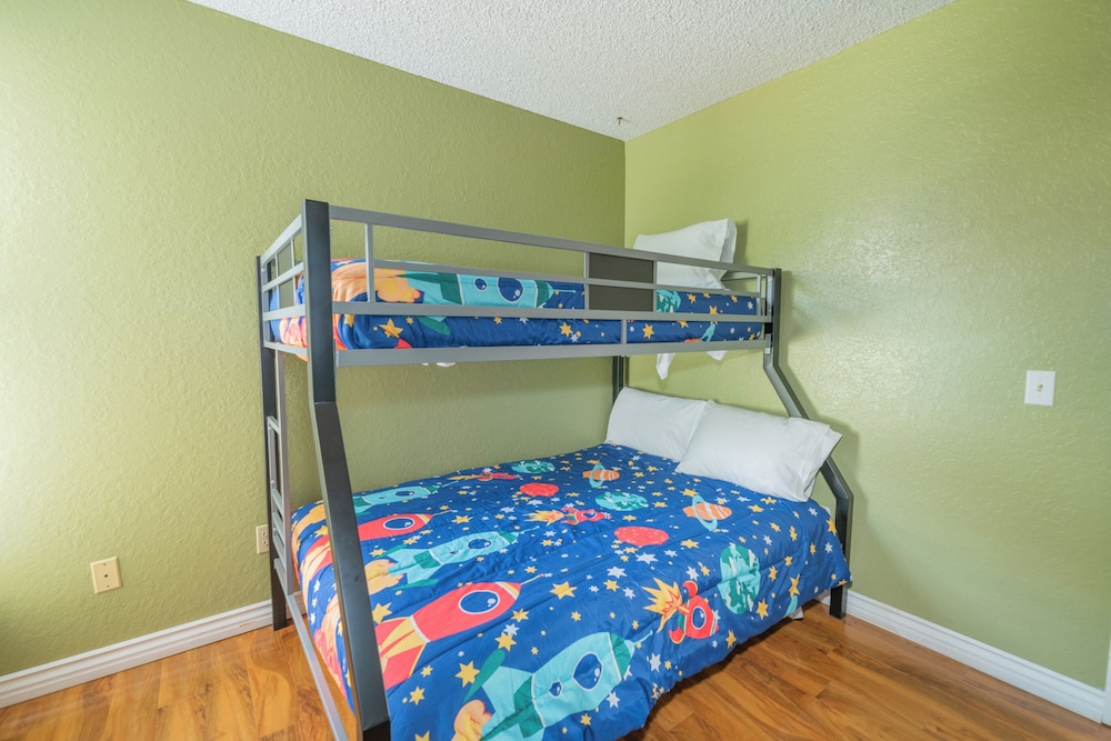 Dabi Four Lakeview view 3