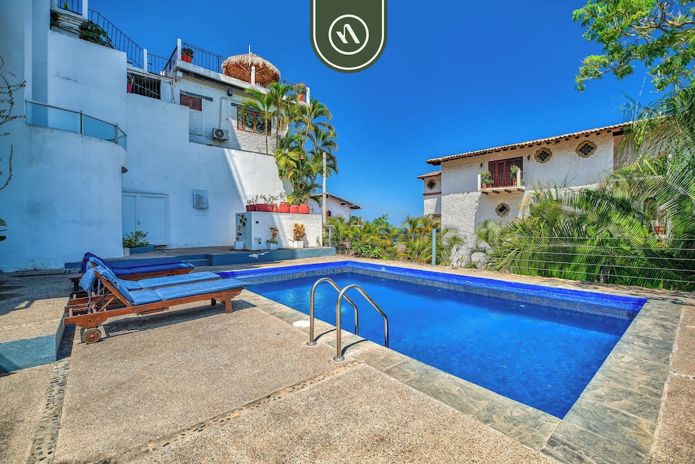 Corner 2 BR Condo - Spectacular Oceanview Sunsets
