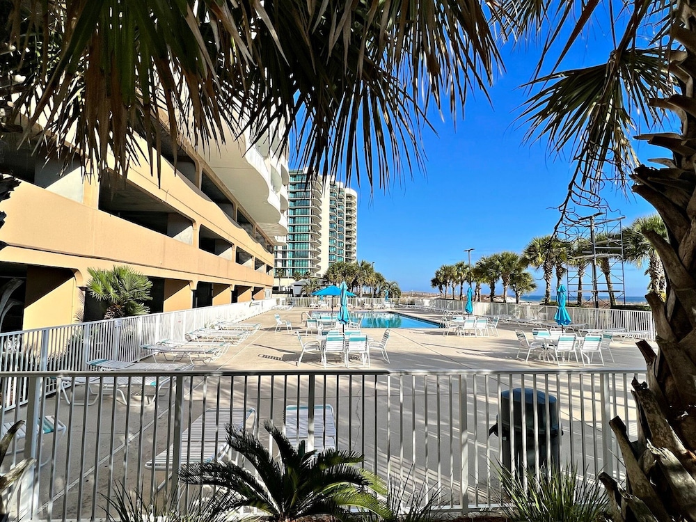 Regency Isle 703