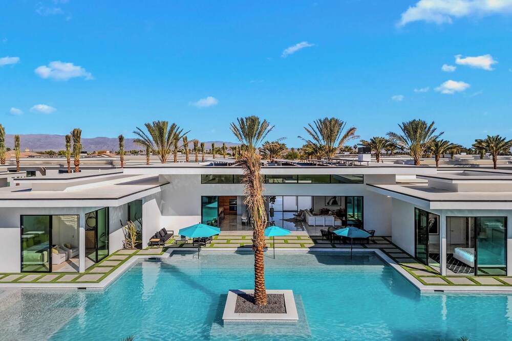 Fine Luxe Retreat w/ Pool & Hot Tub Bravo Villa #15 by Avantstay