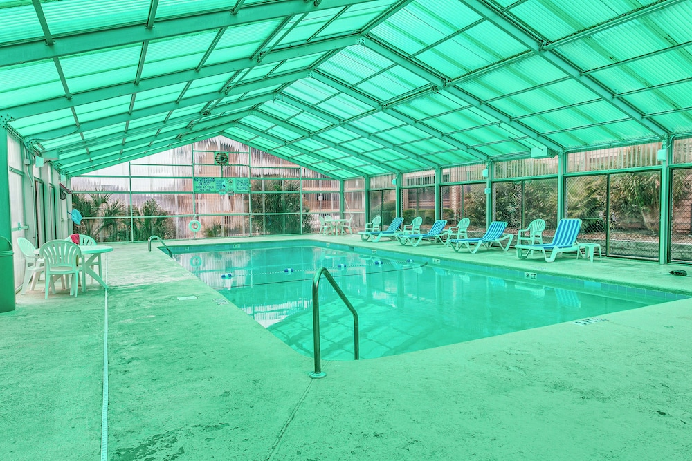 Walk to Ocean: Condo w/ 2 Pools in Myrtle Beach