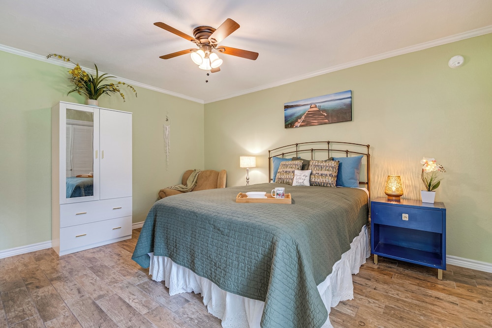 Walk to Lake Conroe - Condo w/ Community Perks!