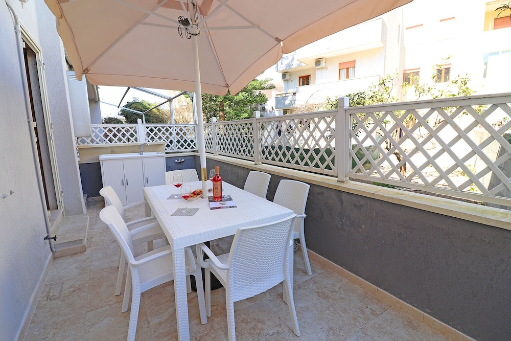 Luisa Holiday House With Air Conditioning And Balcony photo 3