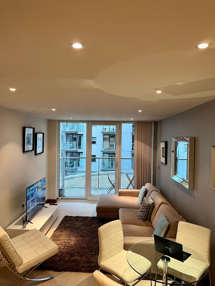 2 Mi to Uptown Charlotte: Family Home w/ Game Room