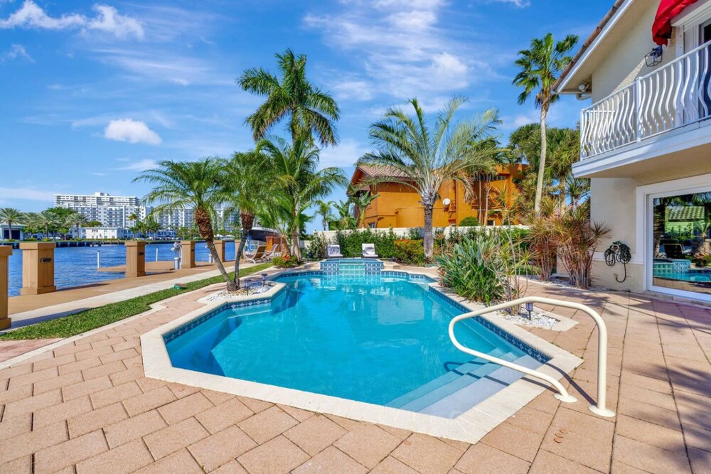 Serenity Villa Water Front
