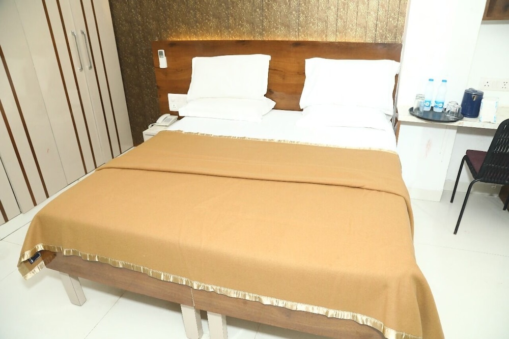 Flourish Stay Saket near Max Hospital