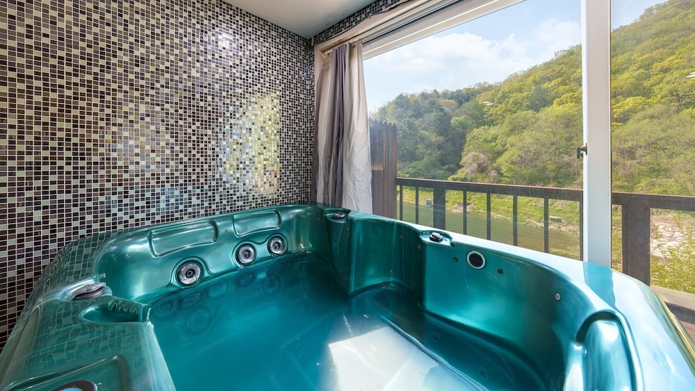Gapeong Eoneunal Spa Pet Pension