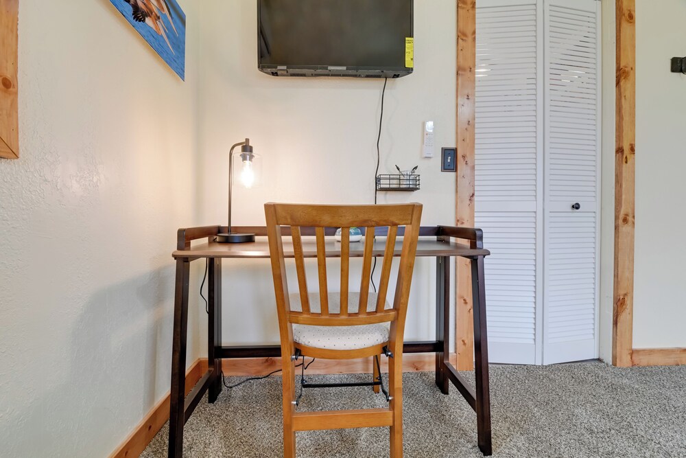 Nature Lovers Getaway in Rural Grants Pass