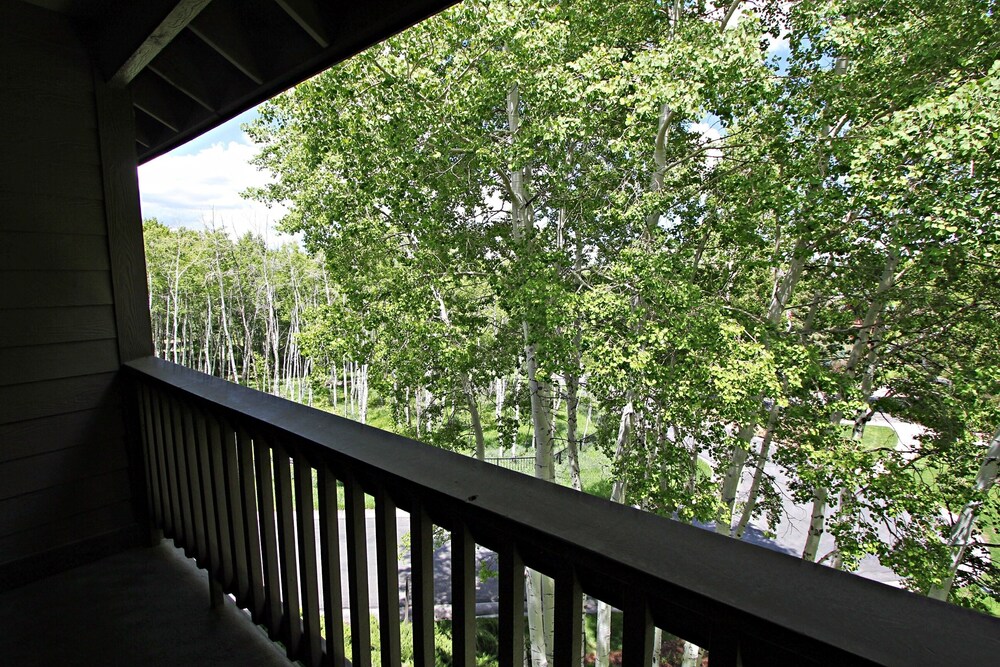 Snow Flower 124 2 Bedroom Condo by RedAwning view 5
