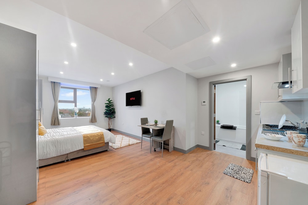 Studio Apartment in London - Ilford, East London