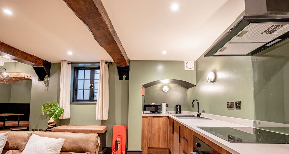 Host Stay Shaw Street Mews Basement