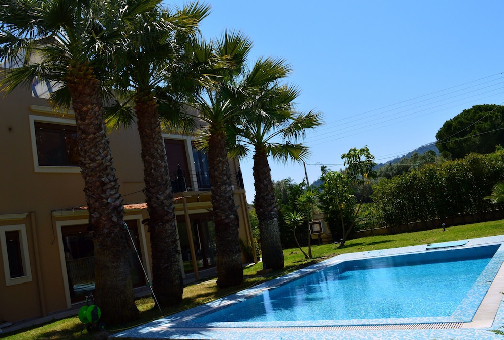 Gold Luxury Villa Ialysos