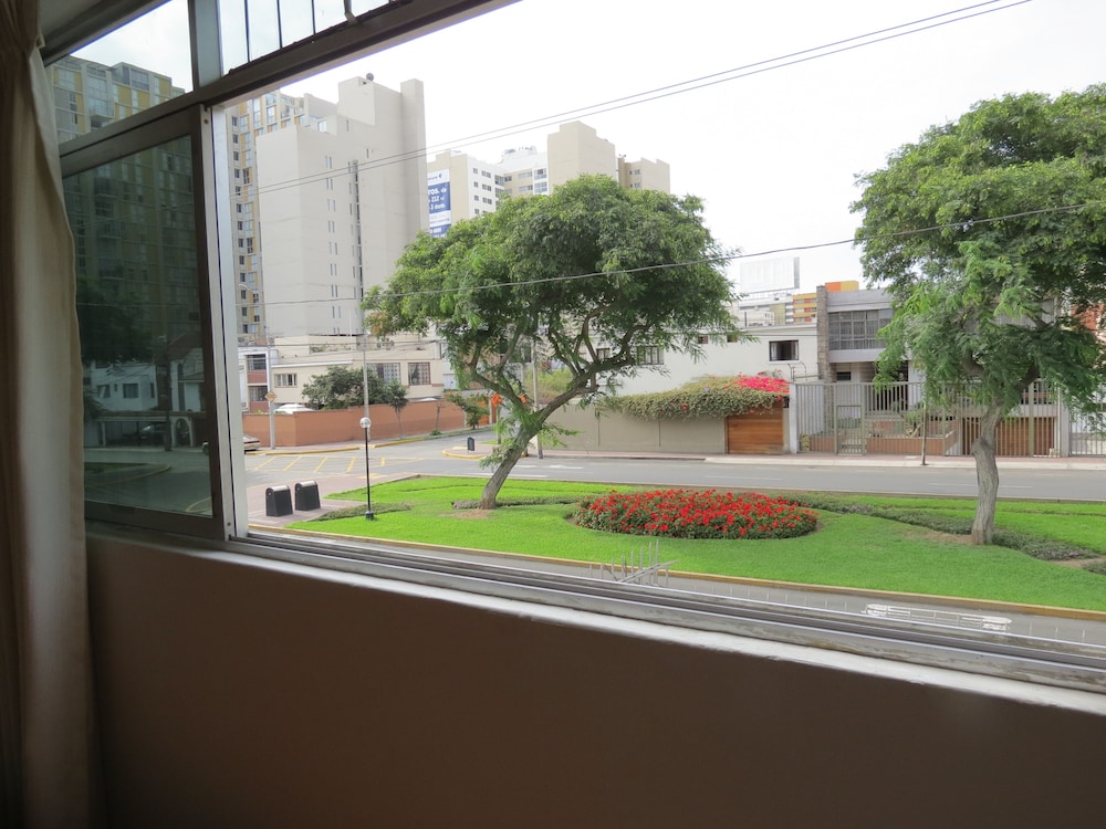 Miraflores Inn