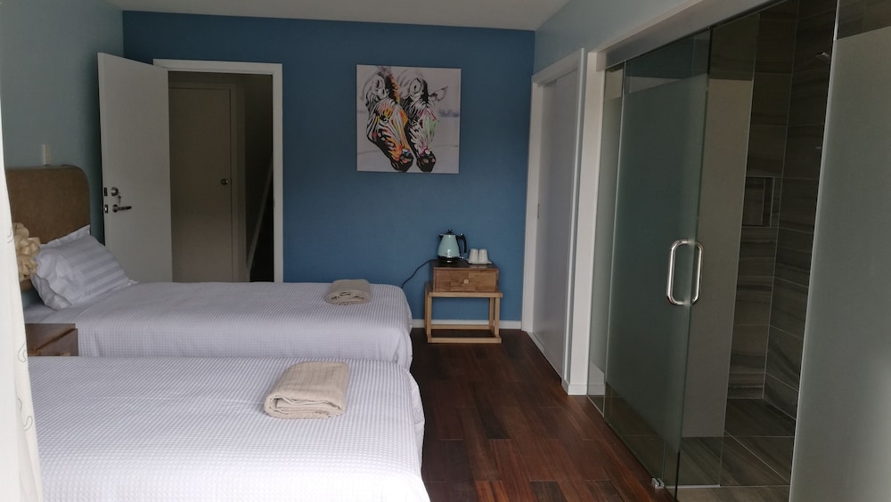 Aquarius De Lavender Lake View B&B