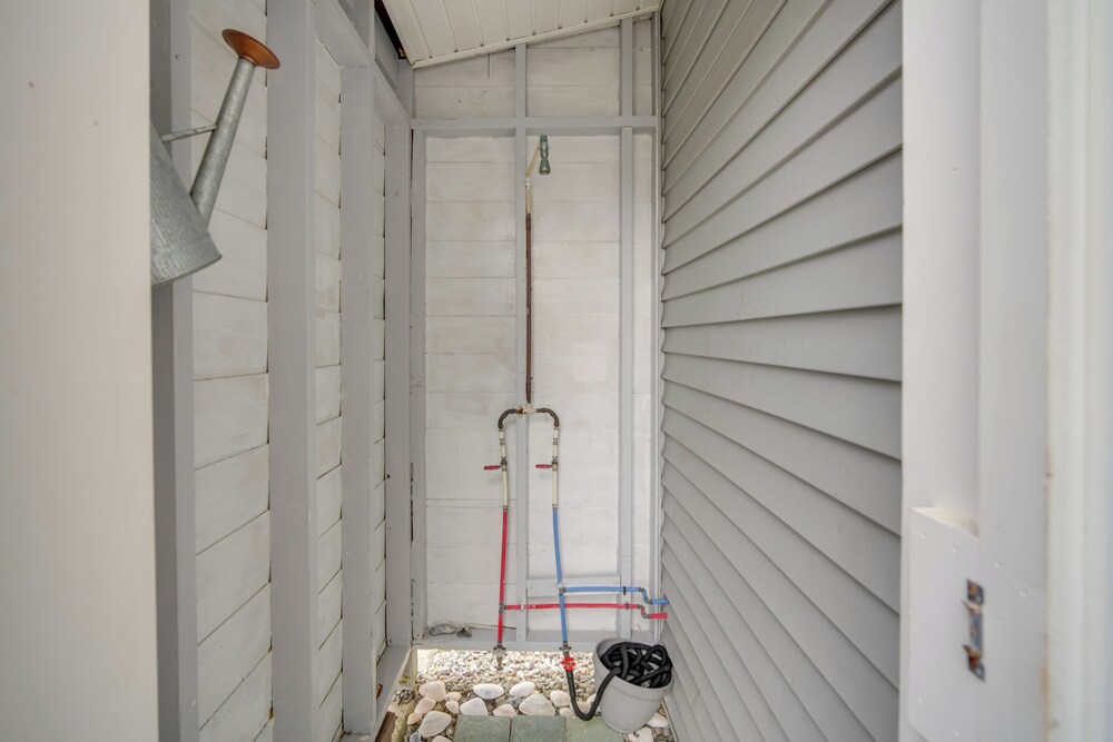 Steps to Beach: Townhome w/ Balcony in Ocean City