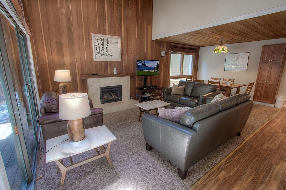 Lake Tahoe Vacations - Cartwright Corner Condo 4 Bedroom Townhouse by RedAwning - Property Image 13
