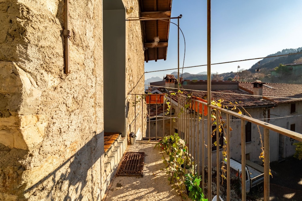 Petra Apartment in Civenna by Wonderful Italy