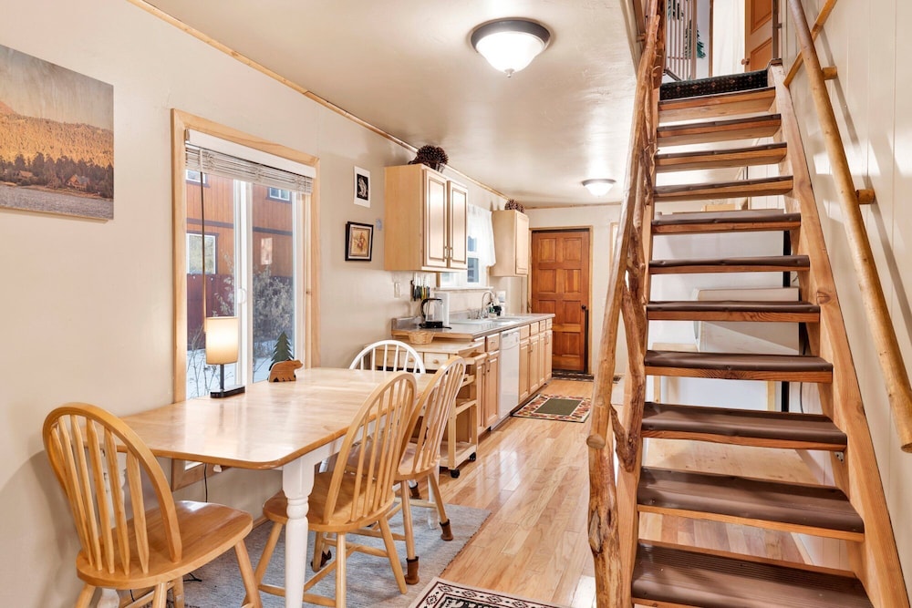 Cute and Cozy Cottage #2522