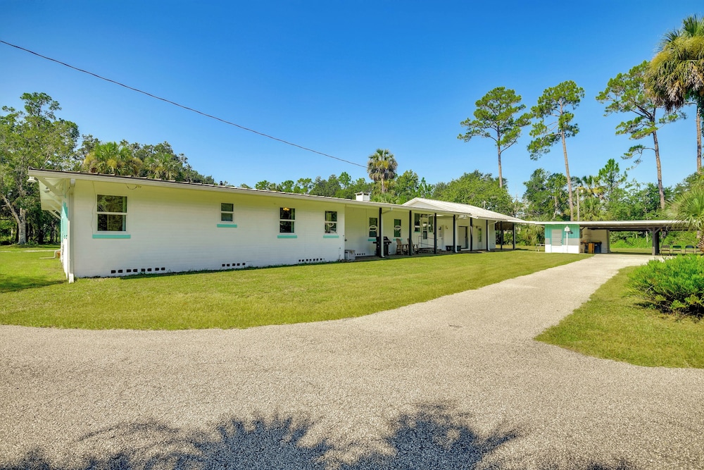 Private 3-acre Retreat w/ Game Room in Bunnell!