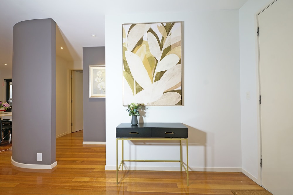 Luxury 7BRM Lakeside BigHouse Point Cook view 5