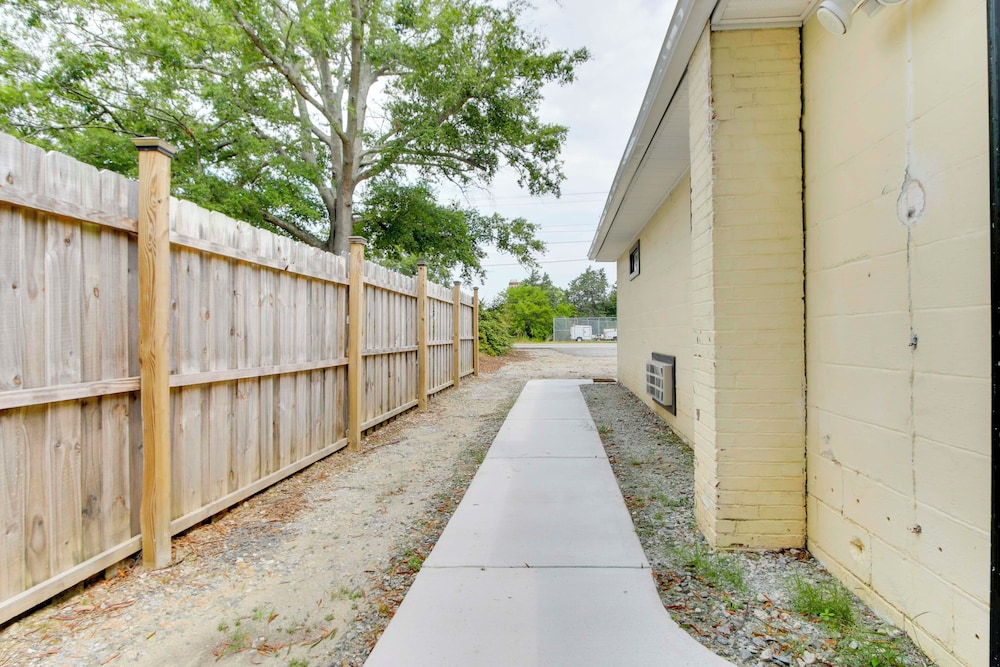 2 Mi to Self Regional MC: Updated Apartment