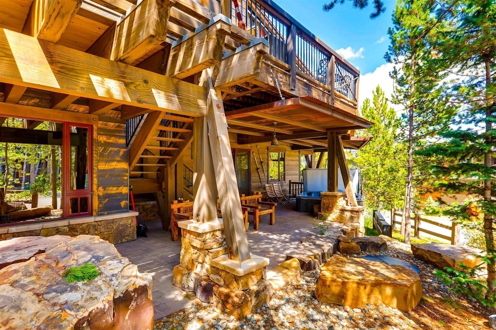 Breck_a_mine_shaft
