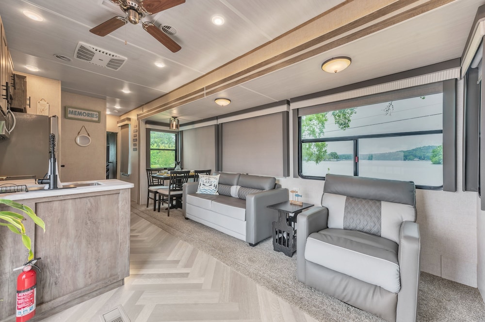 Lakeside Retreat On Neely Henry Lake 1 Bedroom Villa by RedAwning - Property Image 34