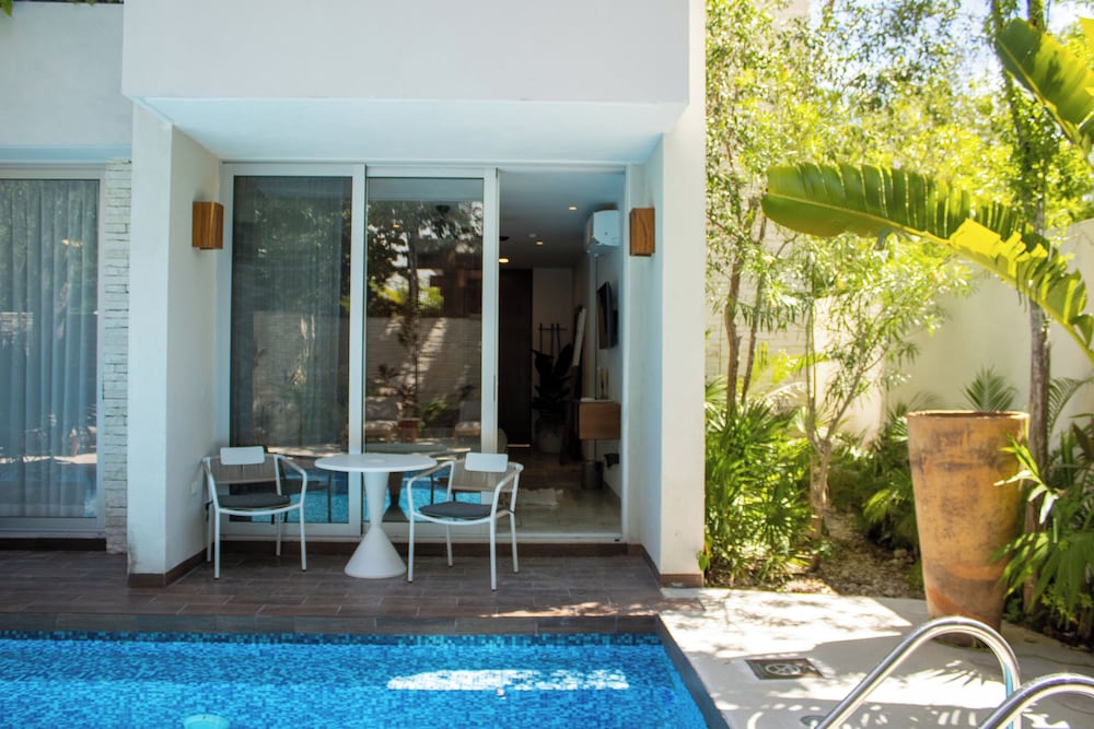 NHOA 111A 2BR Condo Pool access