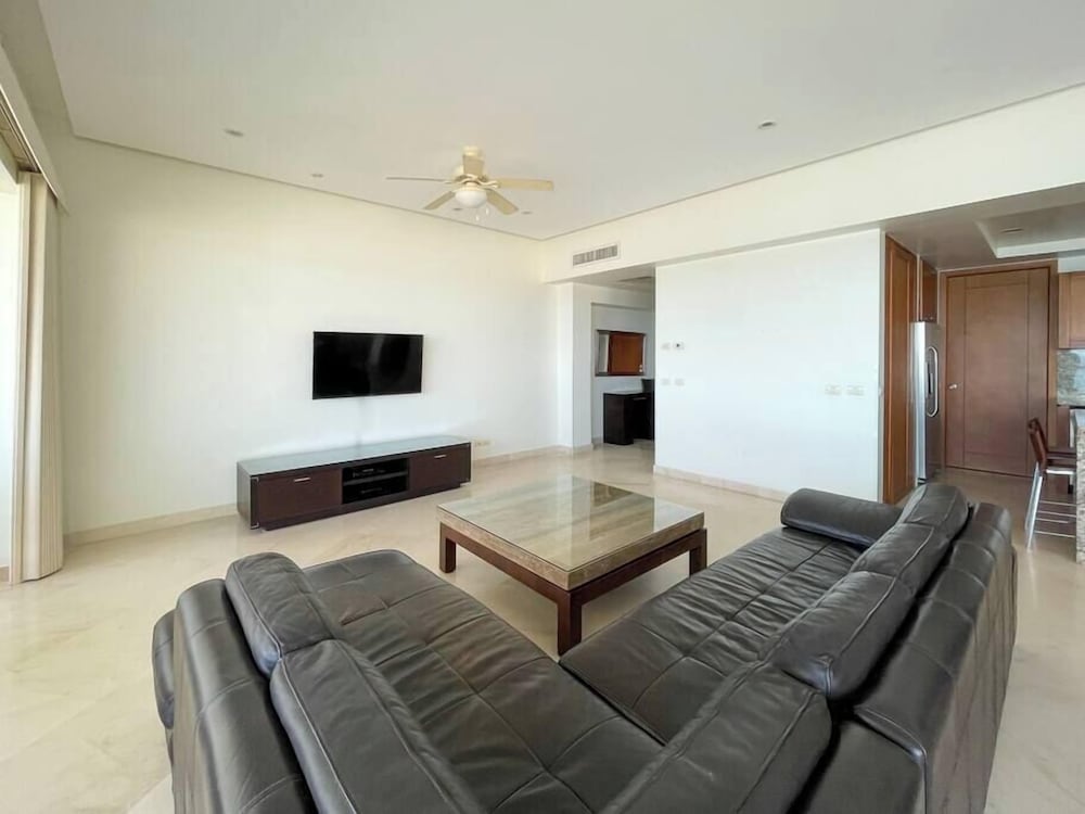 Oceanfront Condo With Astonishing View
