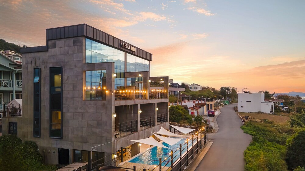 Geoje Ahat Spa Pension