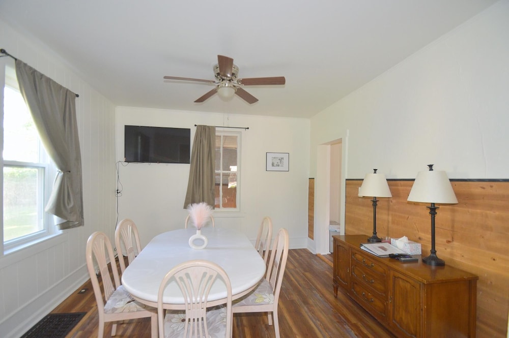 Broadway Cottage - Convenient Location!
