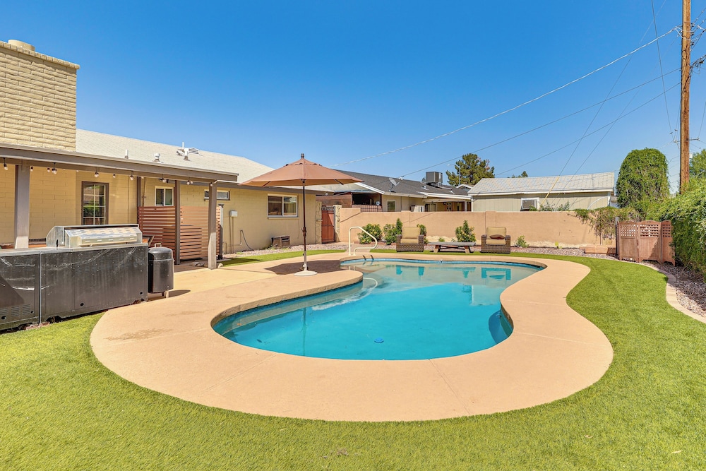 3 Mi to Dtwn Shops & Eats: Mesa Home w/ Pool!