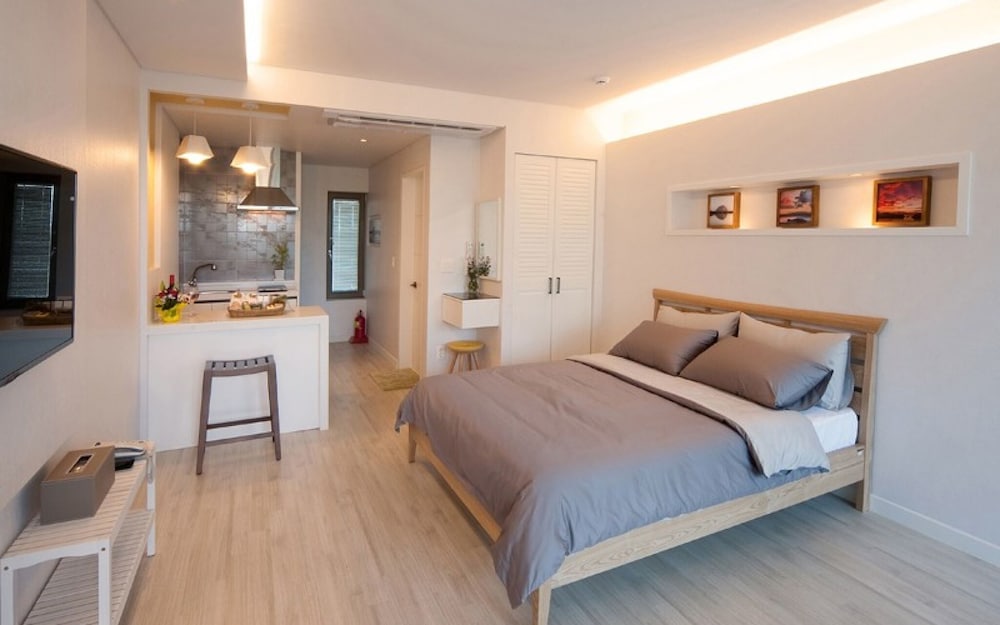 Seogwipo Commas and Resort view 5