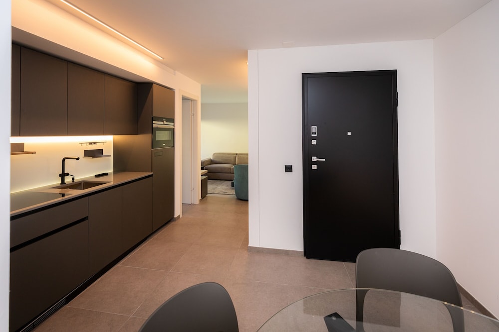 Res.3544 Jr Suite 207