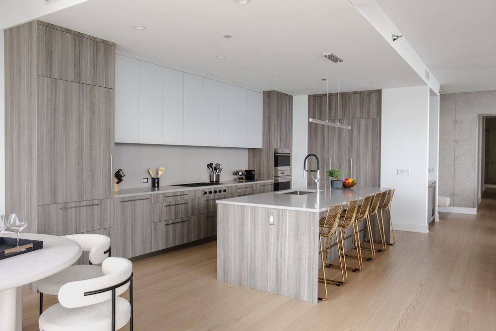 The Lyra Luxury Group Getaway - Two Penthouses