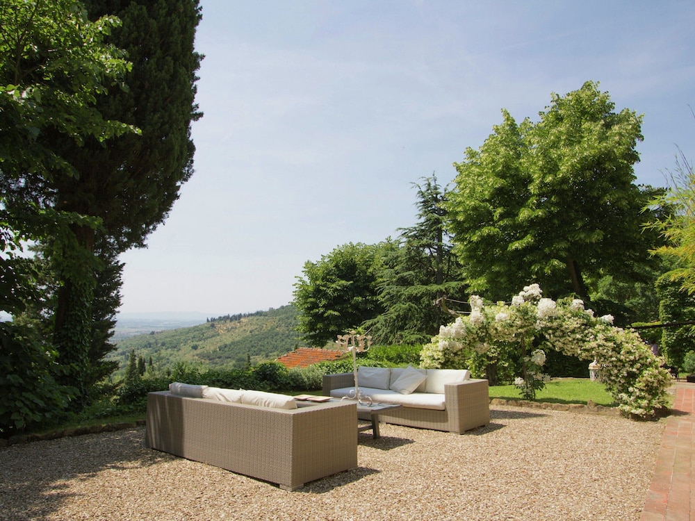 Belvilla by OYO Villa Topazio REQ view 2