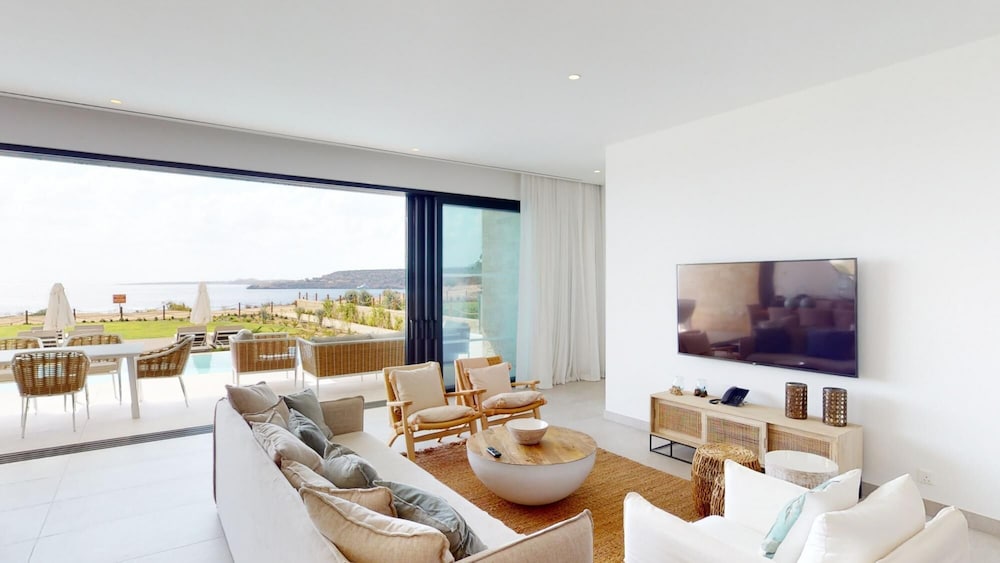 Periyiali Seafront Villa Nefeli