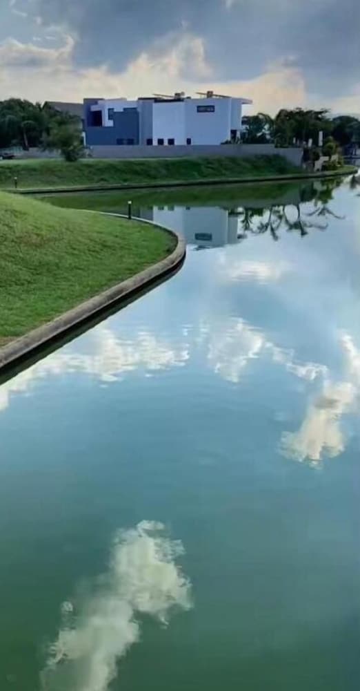 Lake Villa Hartebees