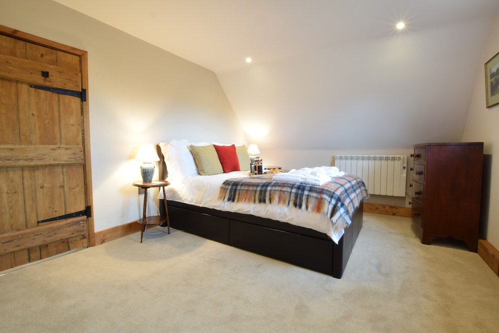 1 Tunns Cottages, Rushmere, nr Beccles