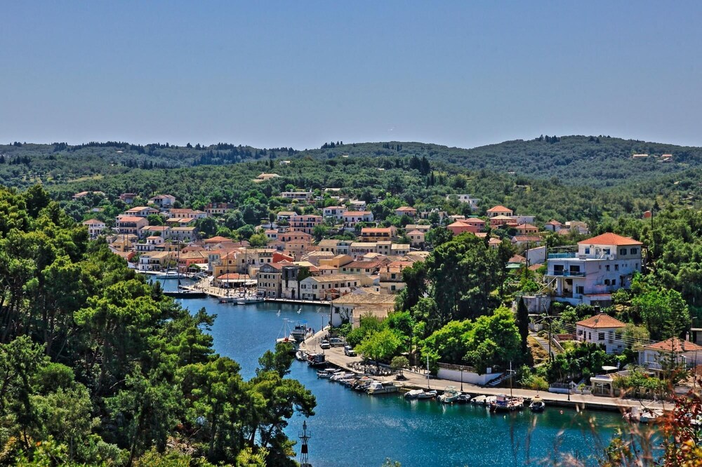 Faros Tria in Gaios With 1 Bedrooms and 1 Bathrooms photo 2