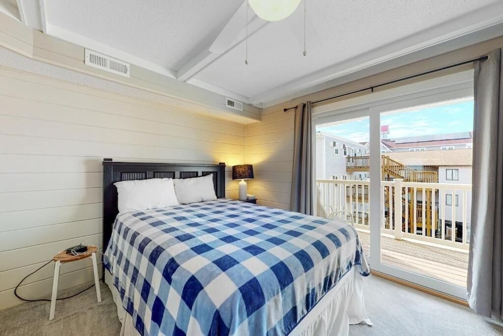 Pilot House 5 4 Bedroom Townhouse by RedAwning view 2