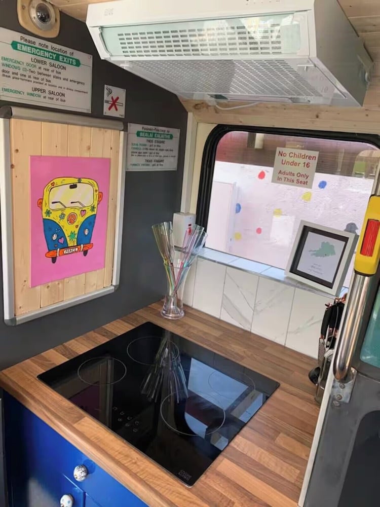 Ballinadee Bus - Boutique Bus Accommodation