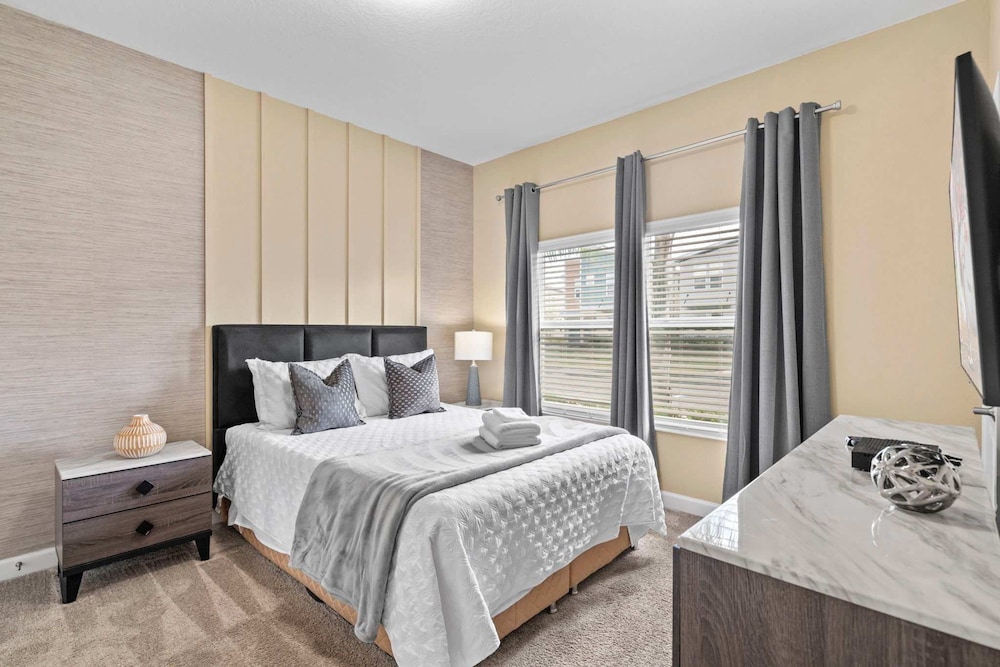 Relaxing Getaway Near Disney With Pool Themed Rooms