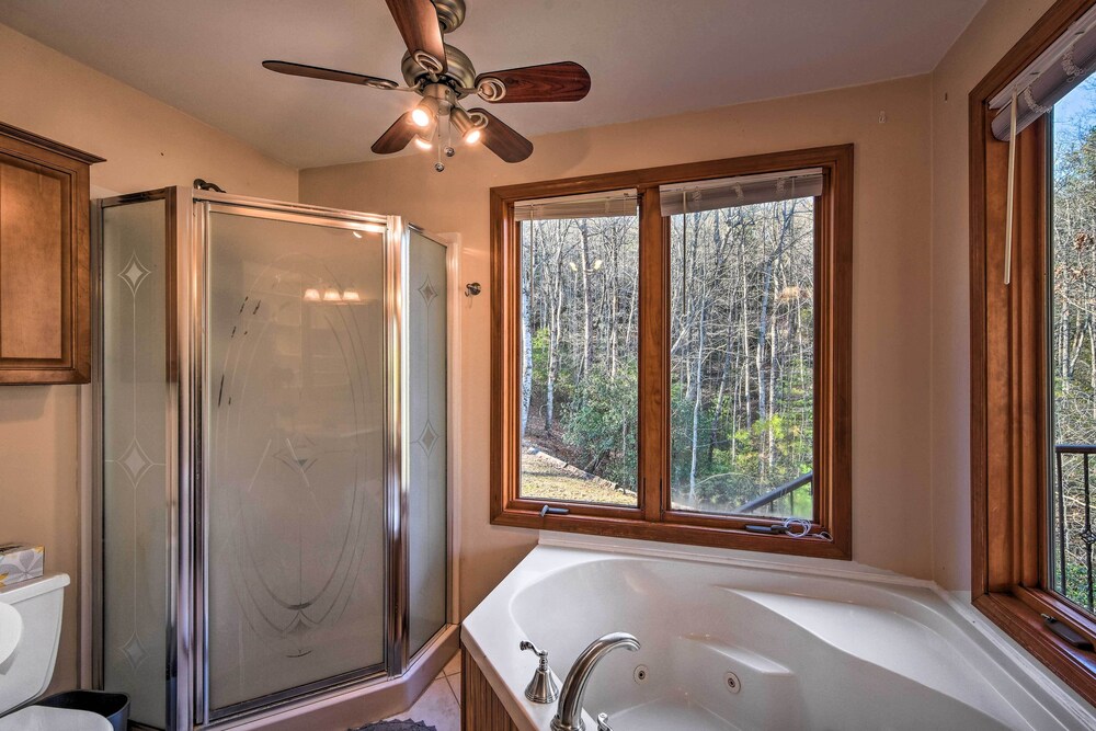 Twin Pines Hill House - Fire Pit & Mountain View