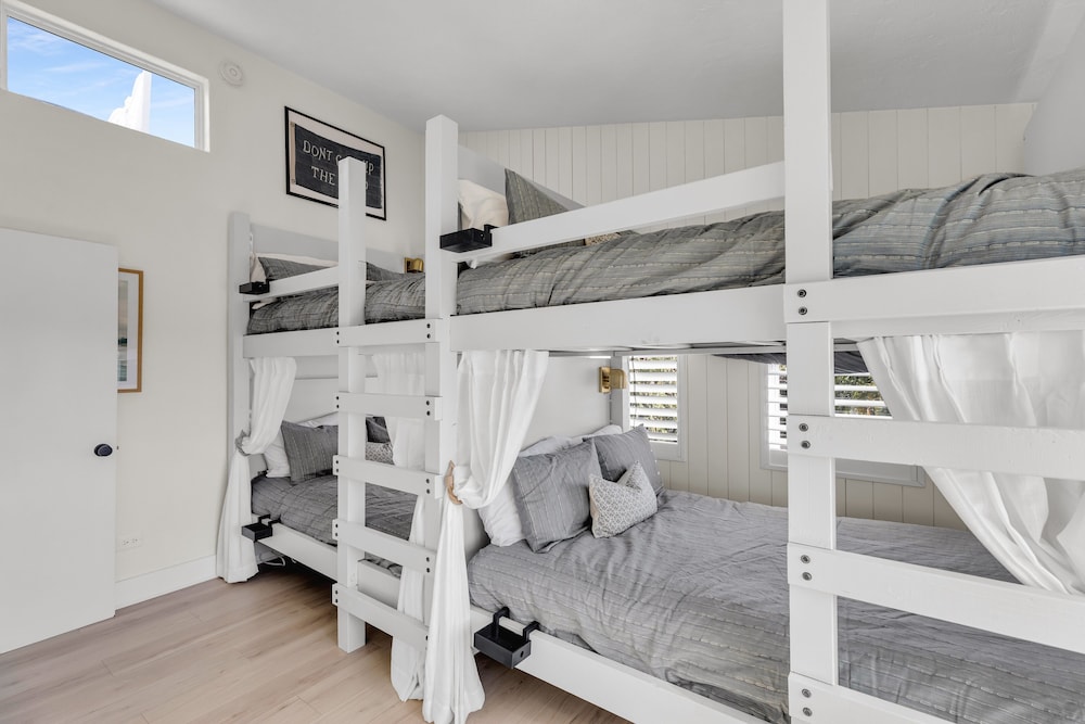 New Listing! Reel Joy Waterfront Luxe With Pool And Private Dock 4 Bedroom Home