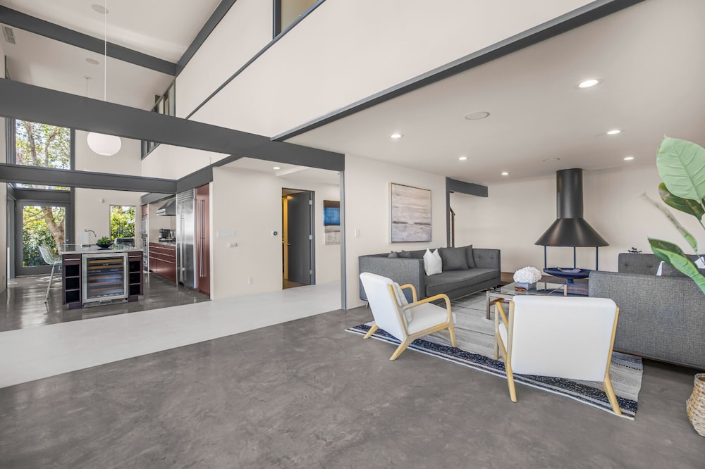 Solara Point - Sunset to Skyline With Pool & Epic Views