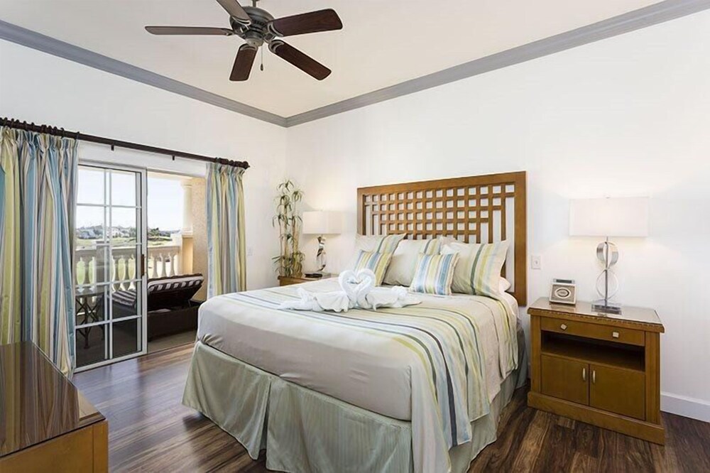 Condo Centre Court Supreme 3 Bedroom Reunion
