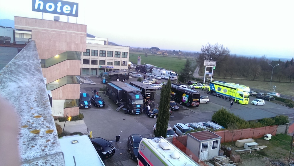 Hotel Planet - Image 1