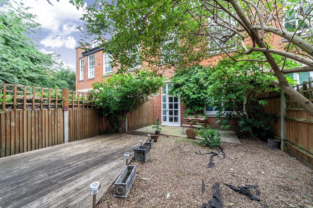 outdoor bbq area